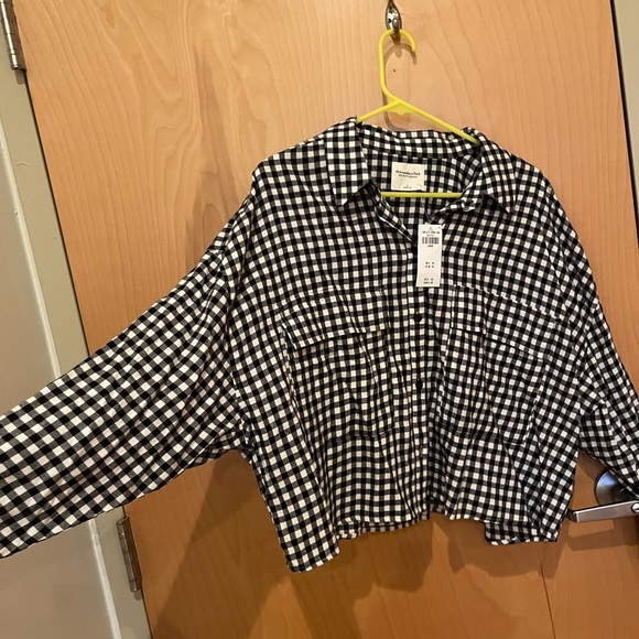 NWT Abercrombie & Fitch Cropped Button Up - Picture 2 of 4